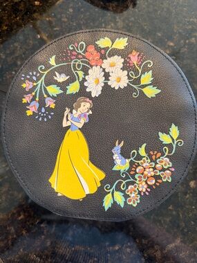 Vera Bradley Disney Snow White Floral Round Cosmetic Case Black & Yellow